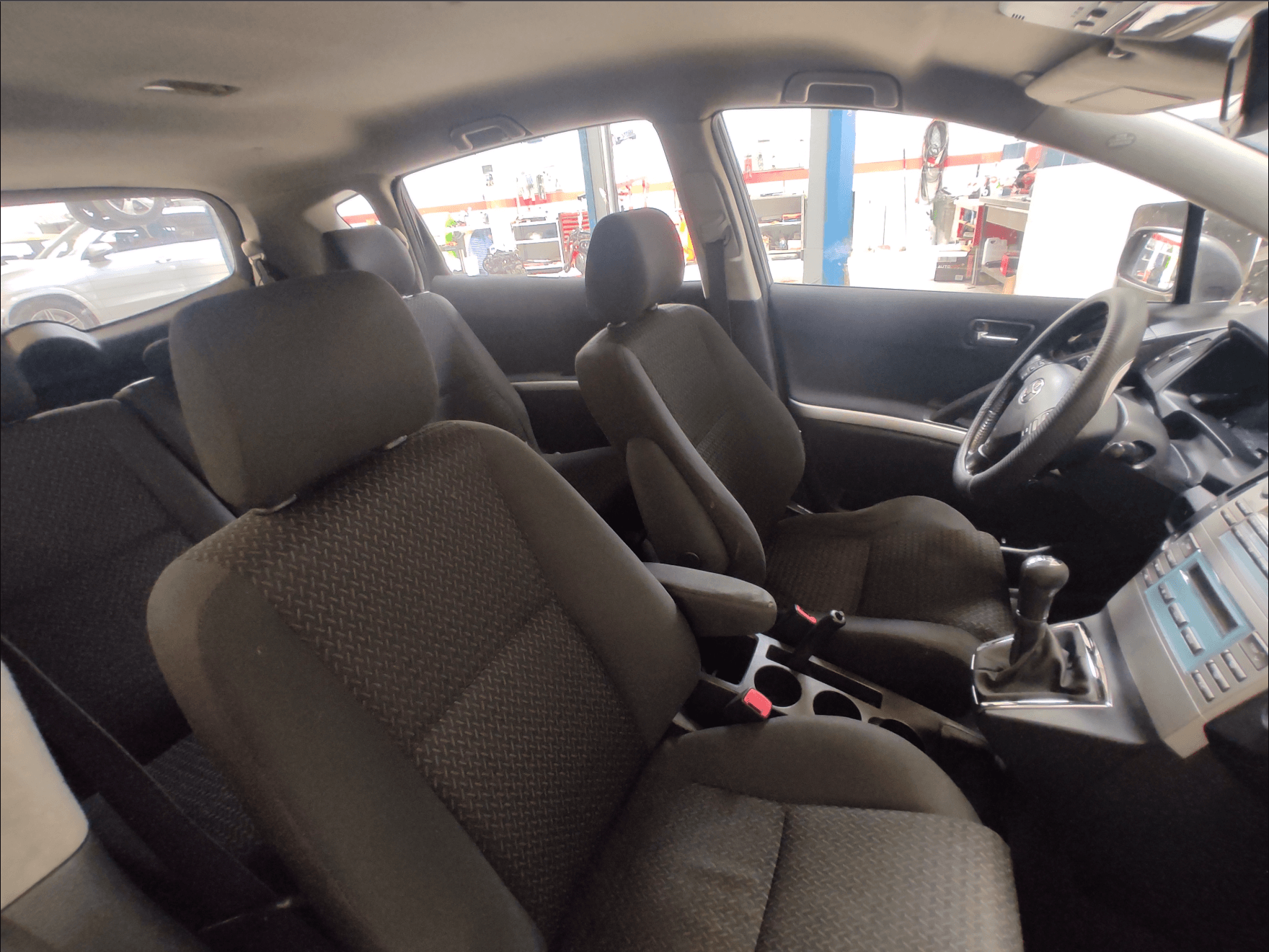 Toyota Corolla Verso rental in Gandia — 10